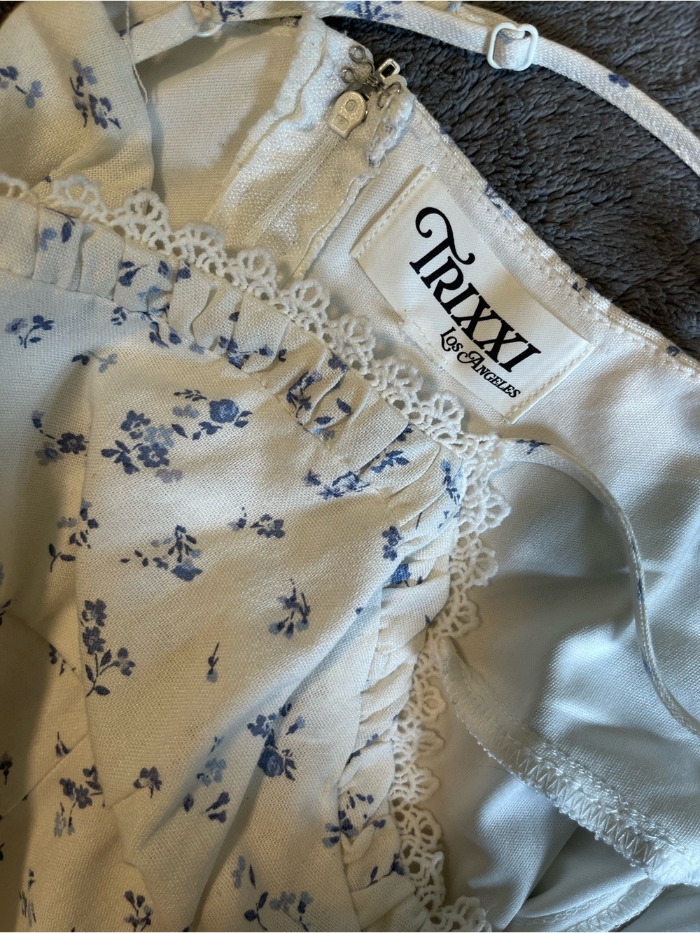 “Ditsy” Floral Sweetheart-Neck Mini Dress - Picture 5 of 12